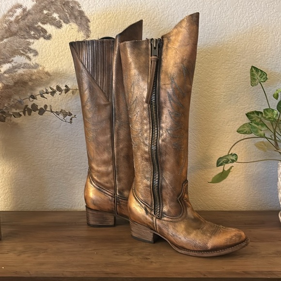 freebird Shoes - Like New! FREEBIRD Whisper Soft Leather Cowboy Boot Size 9
